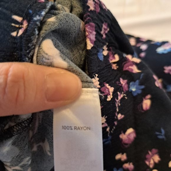 J. Jill Navy Silky‎ Soft Full Leg Floral Crop Pant XS Resortwear Relaxed Comfort - Picture 6 of 8